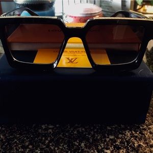 LOUIS VUITTON 1.1 MILLIONAIRE